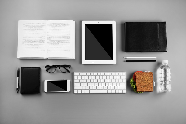Outils d'organisation analogiques et digitaux côte à côte