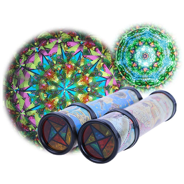 Kaléidoscopes décorés de cartes anciennes, montrant des reflets multicolores et un rendu kaléidoscopique éblouissant.